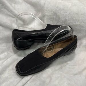 Naturalizer loafers Black size 9 1/2, black leather with stretch material